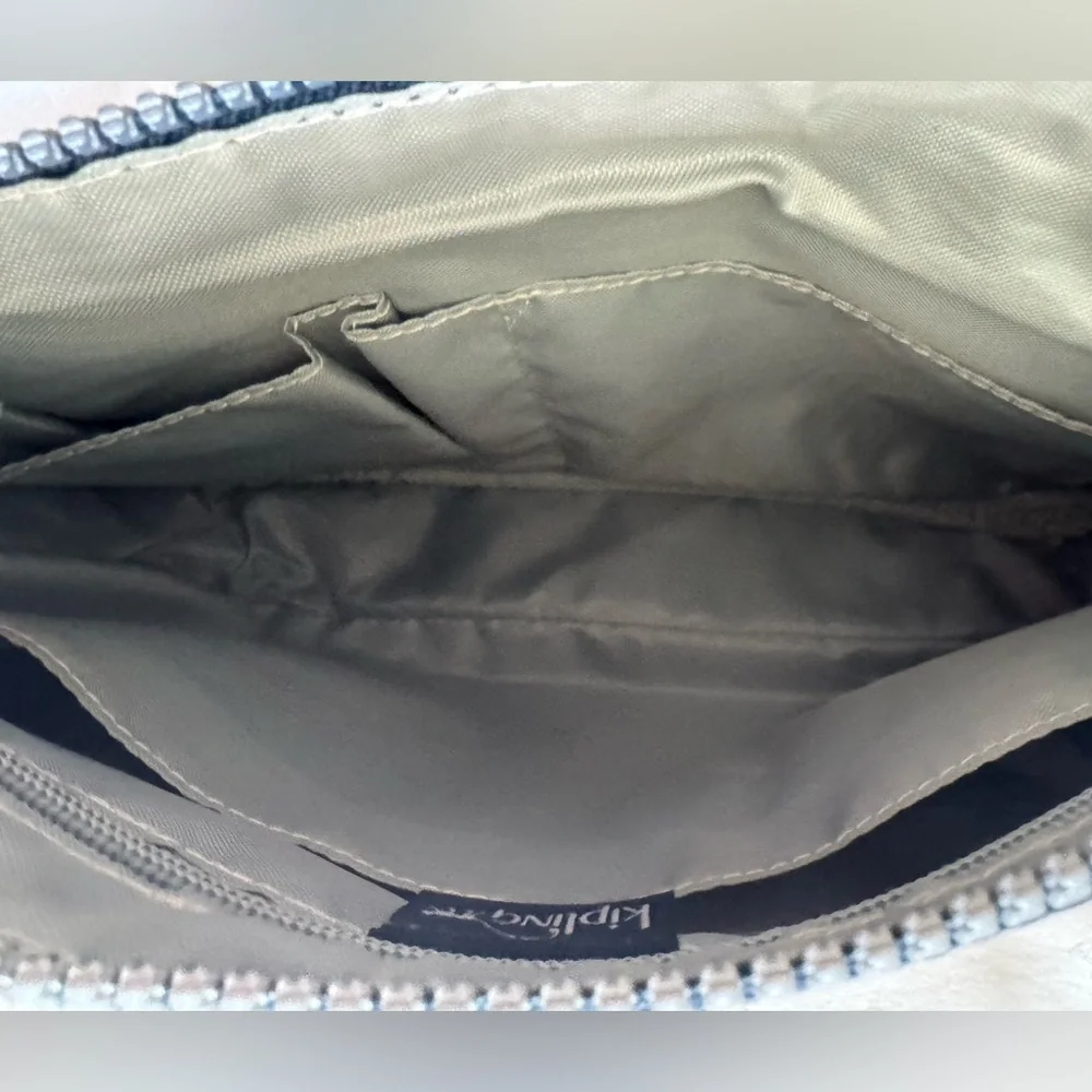 Kipling Callie Crossbody Bag - Navy with Silvertone Hardware. 
Great Bag! 💙🩶 - Picture 8 of 12